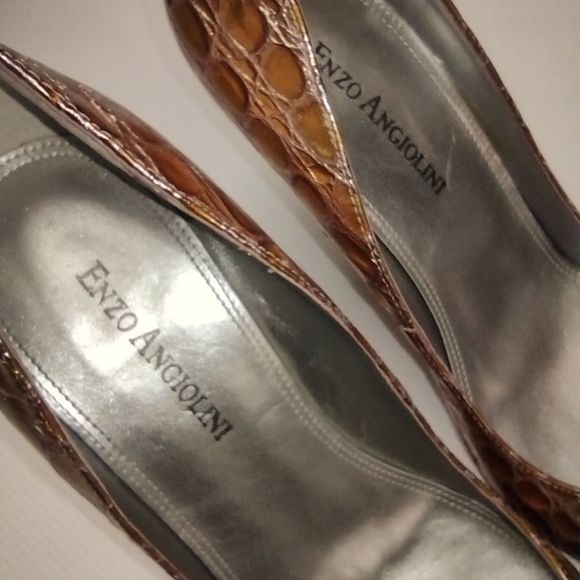 Enzo Angiolini Maylie. Gold Embossed Faux Croc Open Toe Pump. 3.5" Heel Size 7M. - Picture 6 of 7